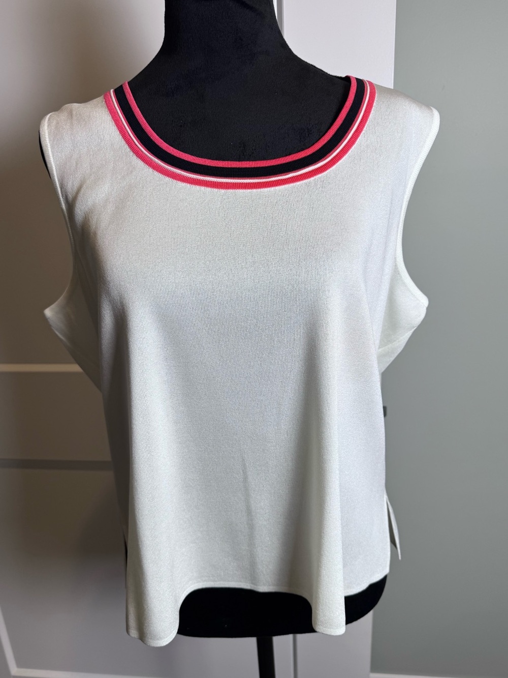 Ming Wang knit scoop neck sleeveless tank white pink